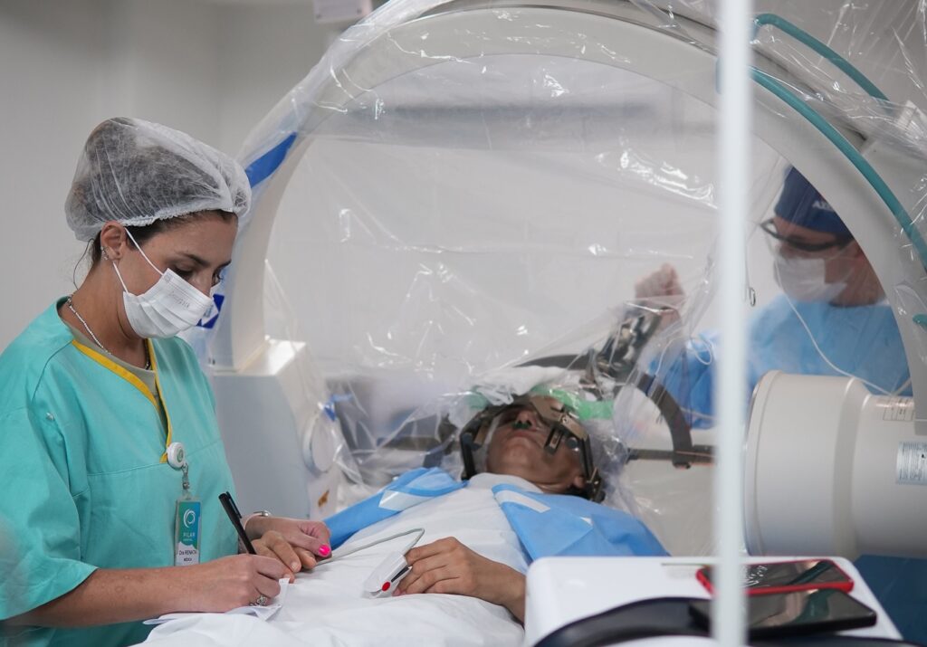 DBS para Parkinson: não é mágica, é ciência – e escolha certa faz toda a diferença