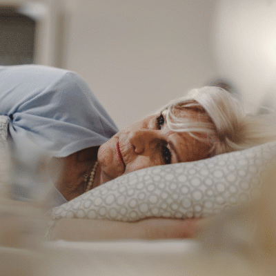 Parkinson, sono e DBS: uma boa notícia para quem sofre com noites ruins